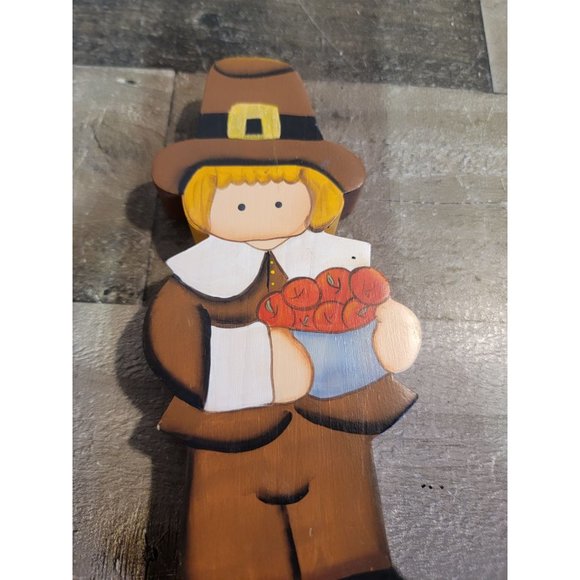 Pilgrim boy basket apple Thanksgiving Wooden fall decor - Picture 3 of 4